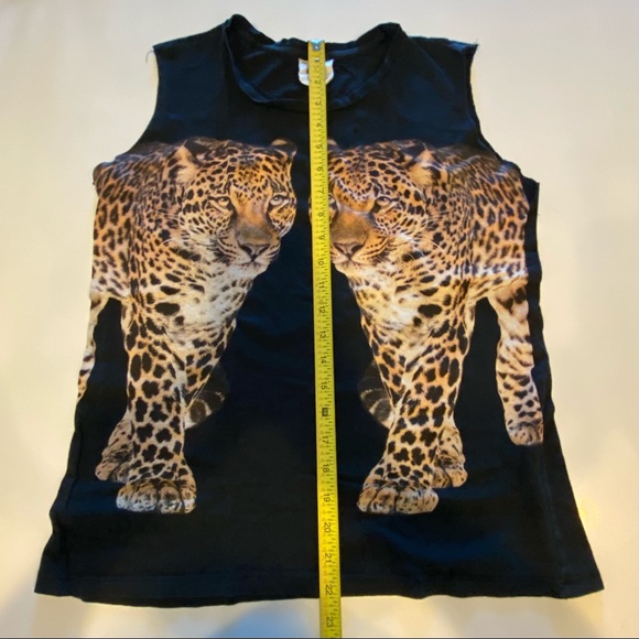 Sleeveless Tshirt with Cheetahs - Picture 4 of 6